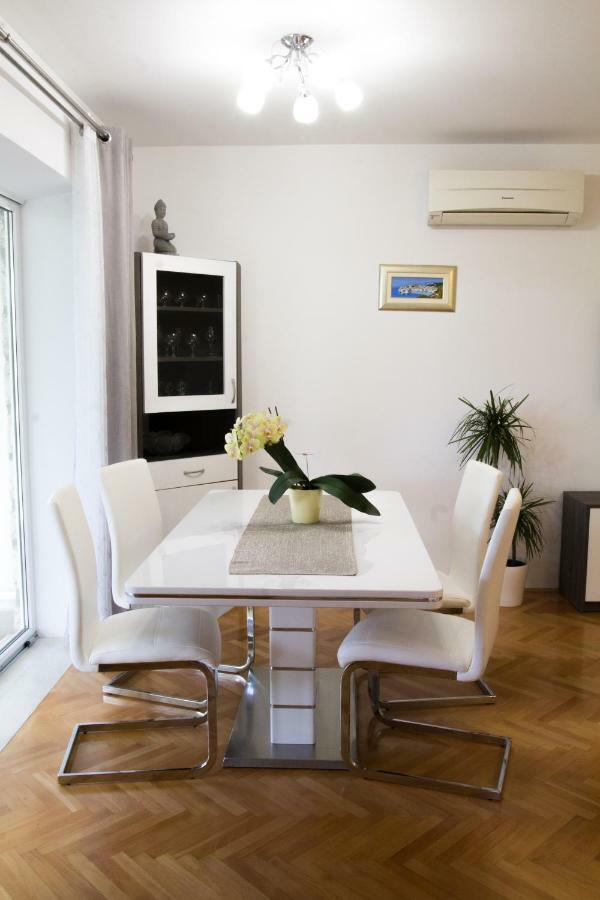 Villa Silvija 米利尼 外观 照片